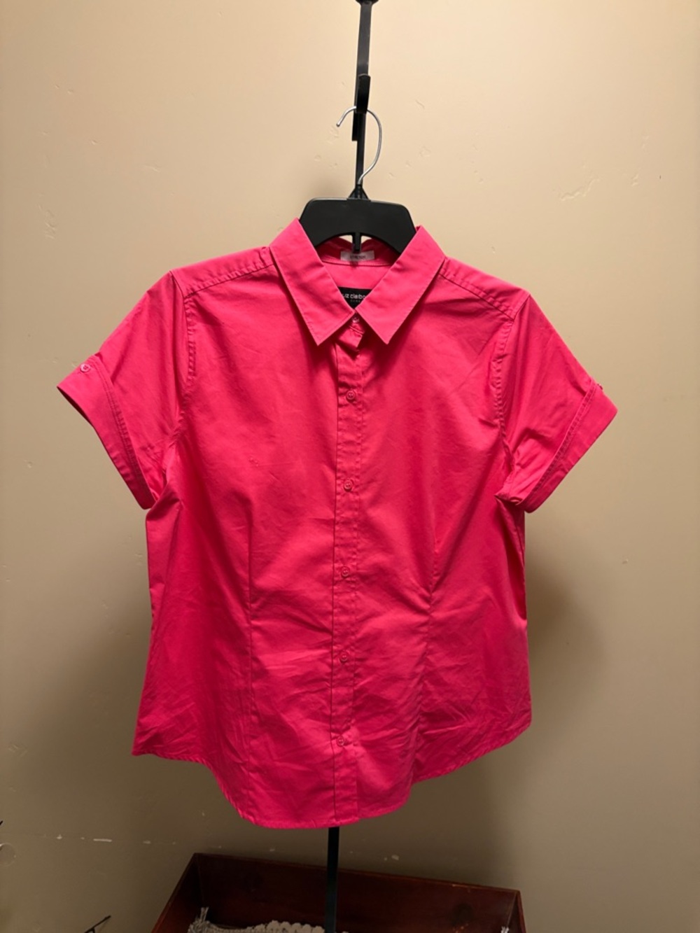 Luz Claiborne short sleeve button up blouse.